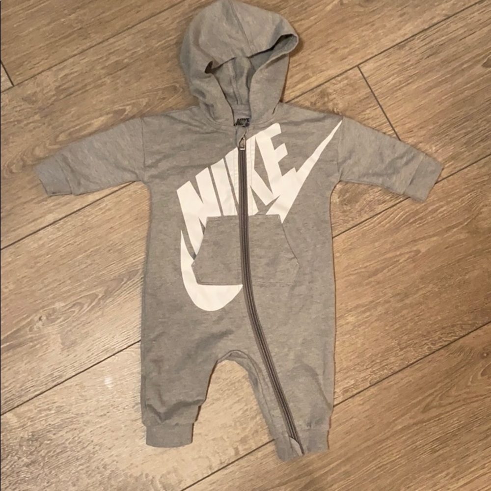 Baby Nike onesie 3/6 months 3-6 M grey hoodie